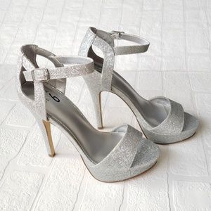 Mix No. 6 Silver Glitter Platform Heels NWB
